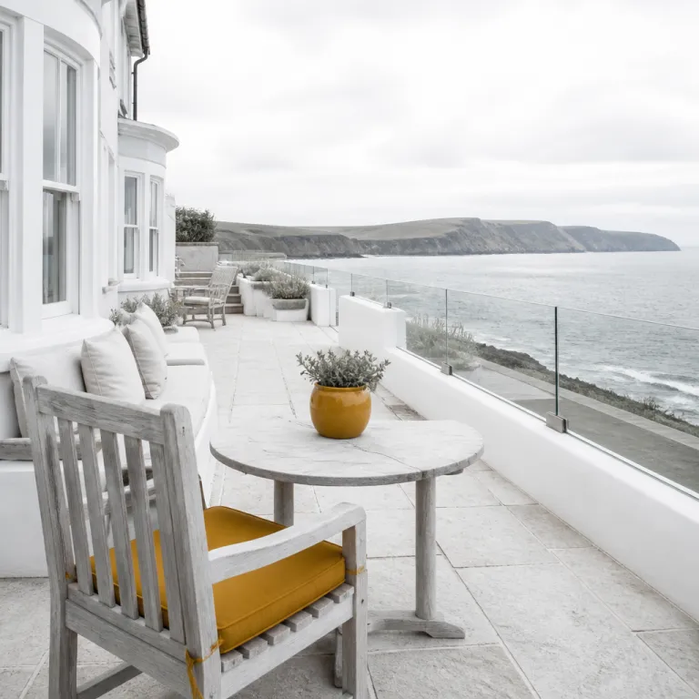 Elegant coastal places to stay in Dingle, Ireland for an unforgettable escape